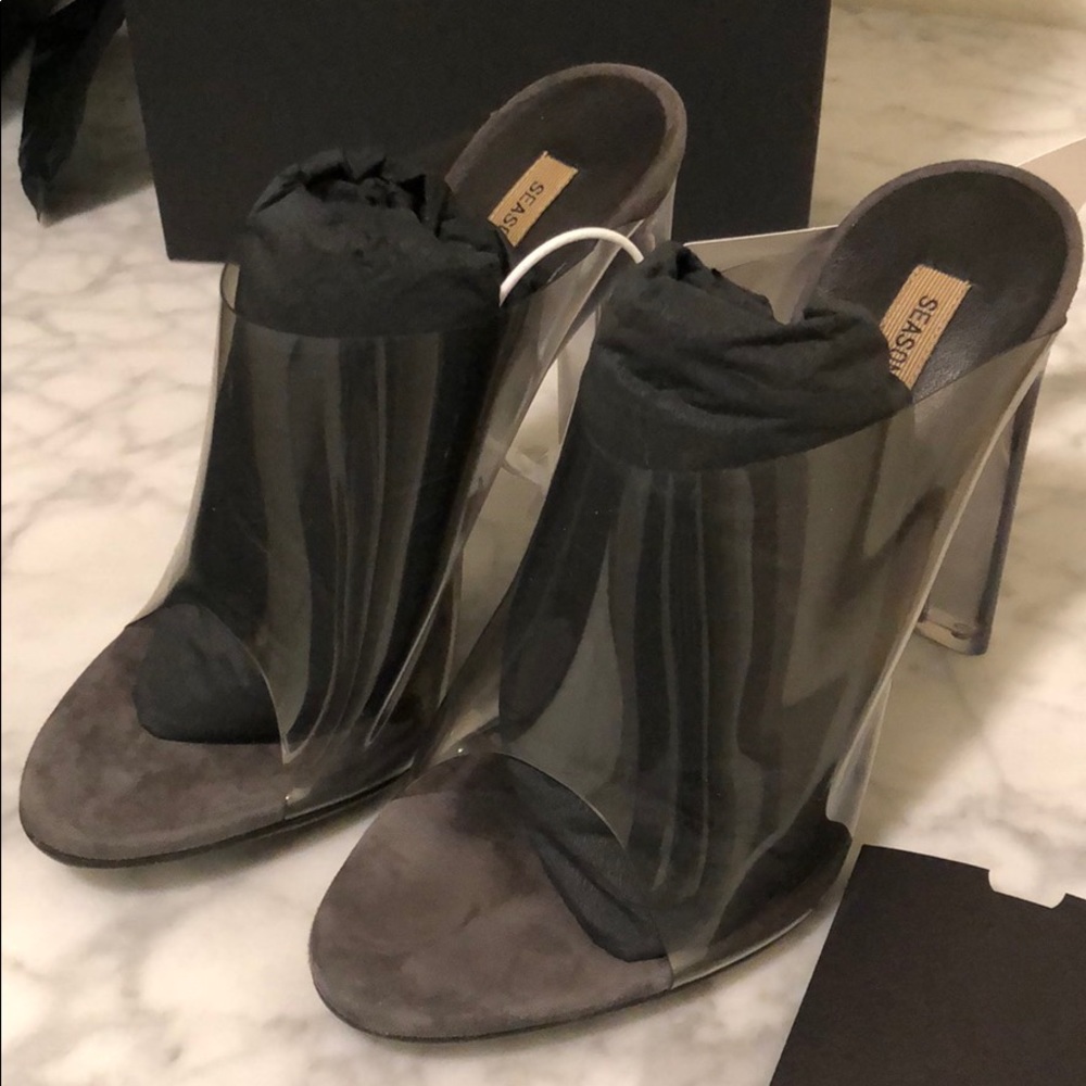 YEEZY
Season 6 PVC Mules 
110MMSMOKE
Made in Italy